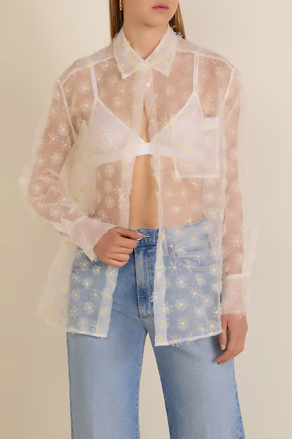 תמונת דוגמן קידמית של חולצה מכופתרת שקופה