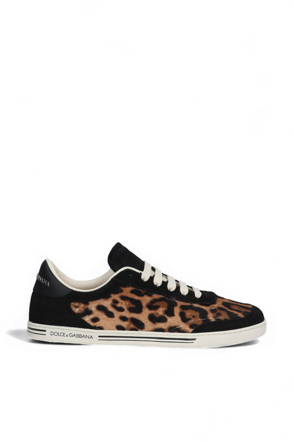 תמונה קידמית של נעלי סניקרס