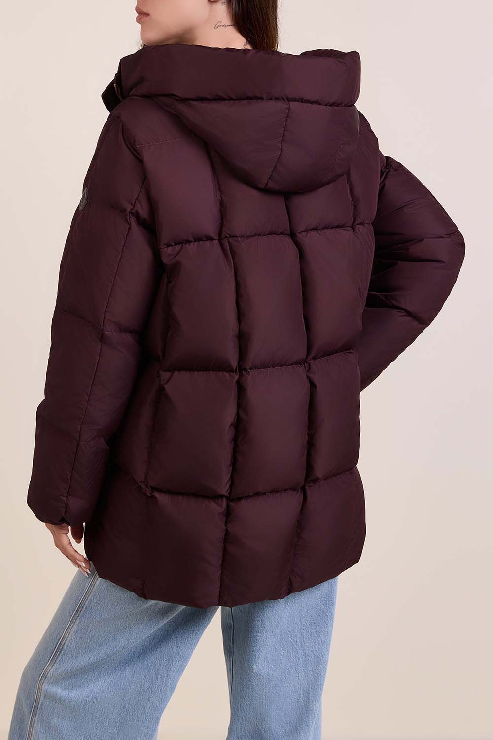 תמונת דוגמן אחורית של מעיל פוך דרבון