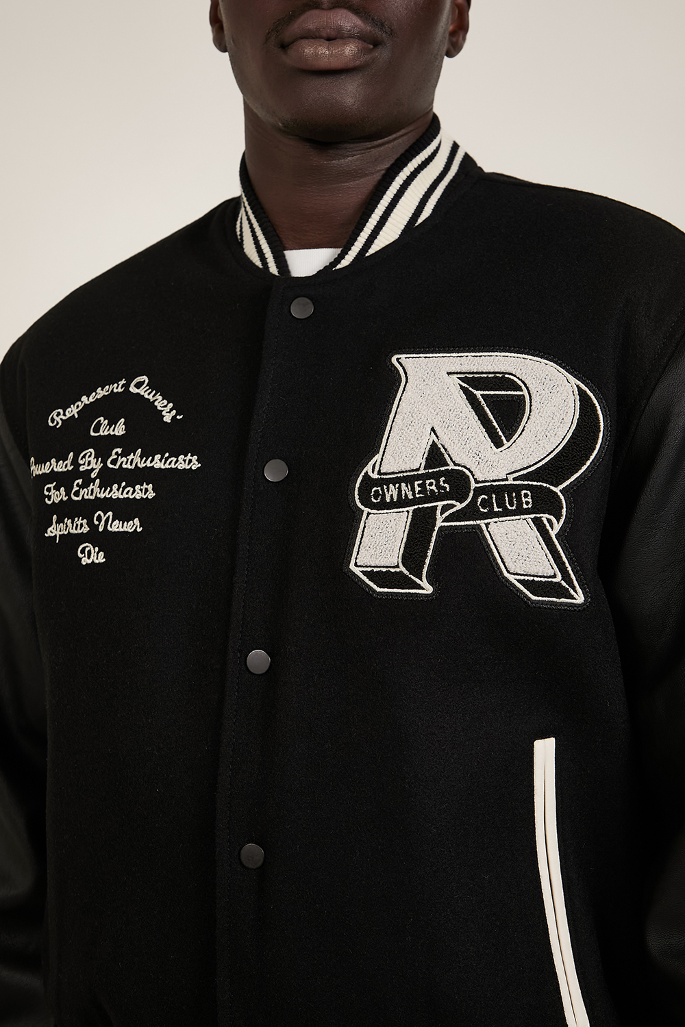 תמונת דוגמן אחורית של ז'קט צמר