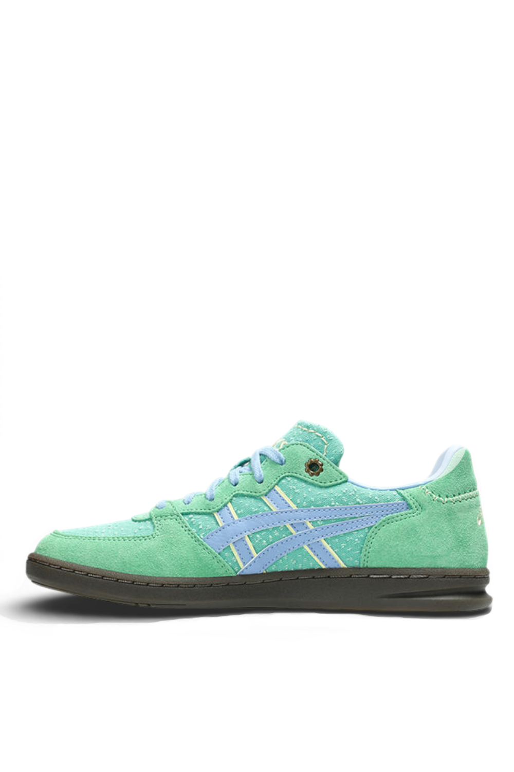 תמונה אחורית של נעלי סניקרס סקייהנד