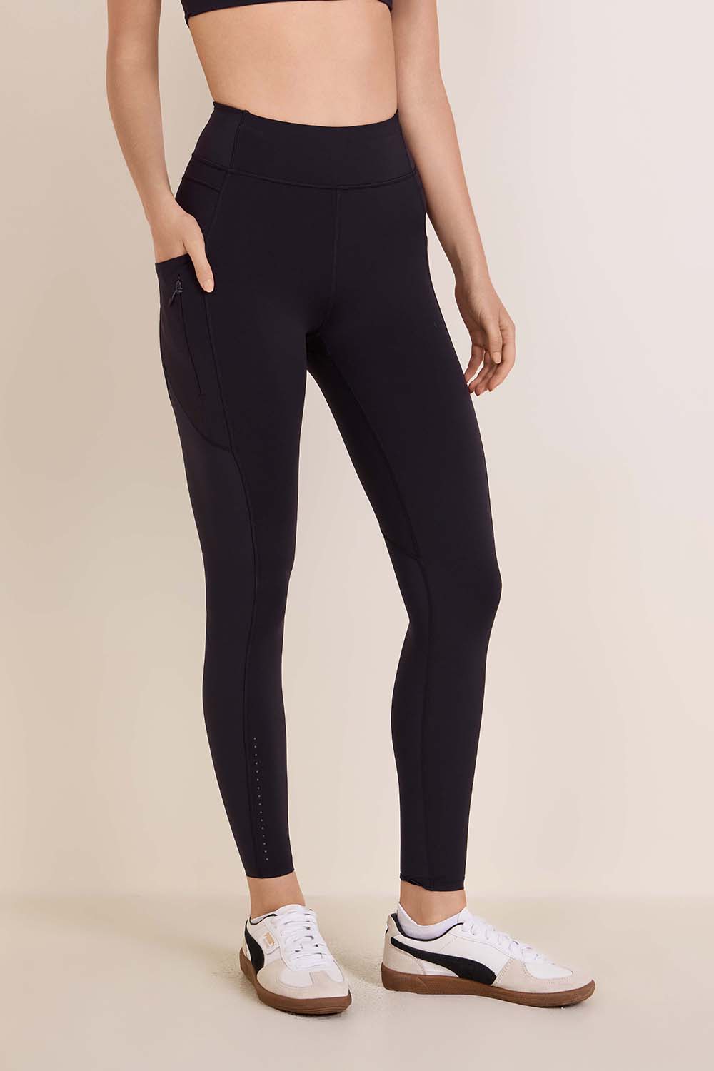 תמונת דוגמן קידמית של Fast and Free High-Rise Tight 25