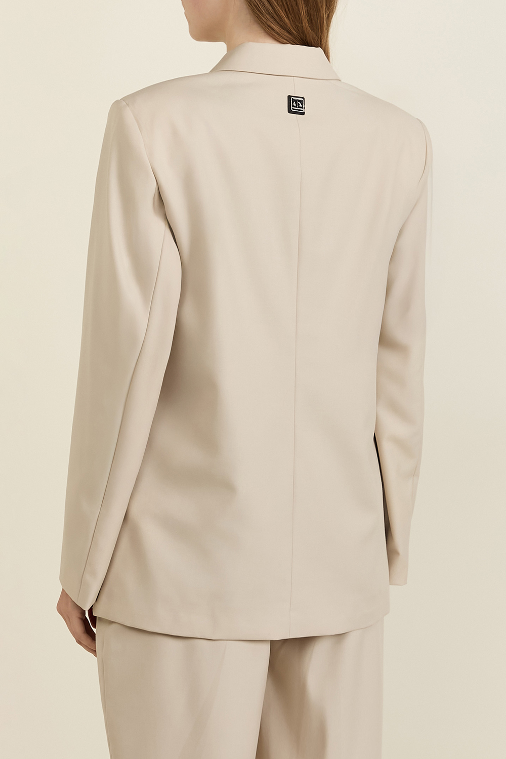 תמונת דוגמן אחורית של ז'קט מחוייט