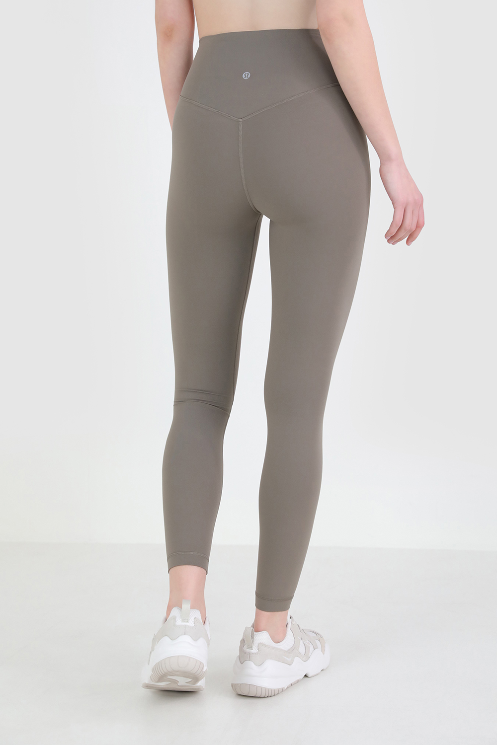 תמונת דוגמן אחורית של Align Asymmetrical-Waist Pant 25