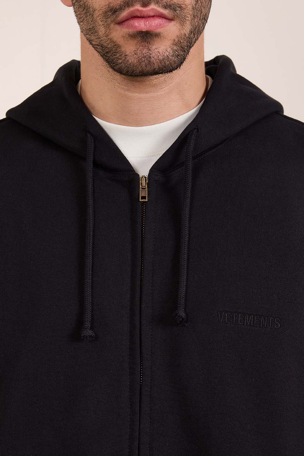 תמונת דוגמן אחורית של ז'קט קפוצ'ון