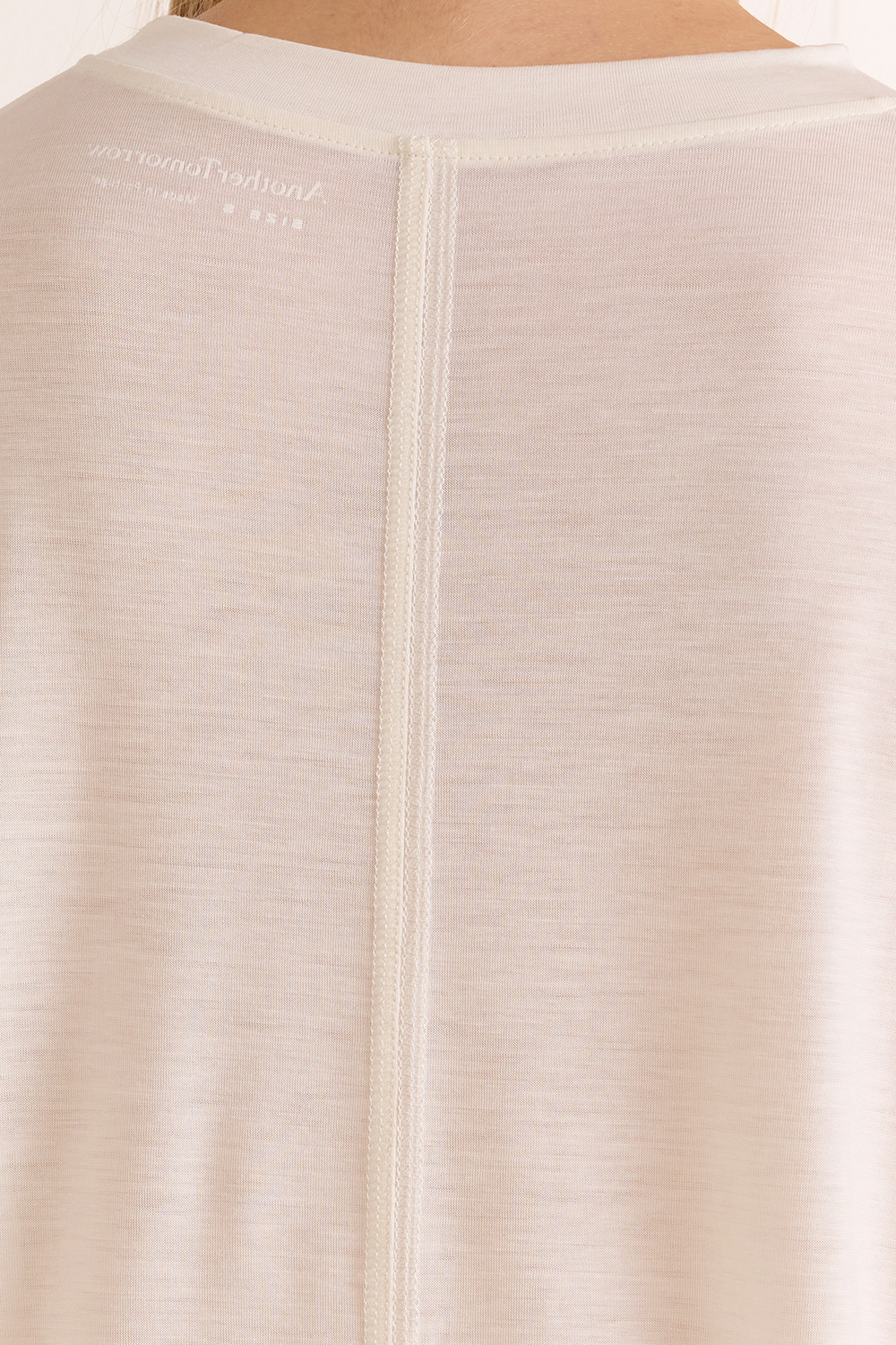 תמונת תקריב דוגמן של חולצת טי