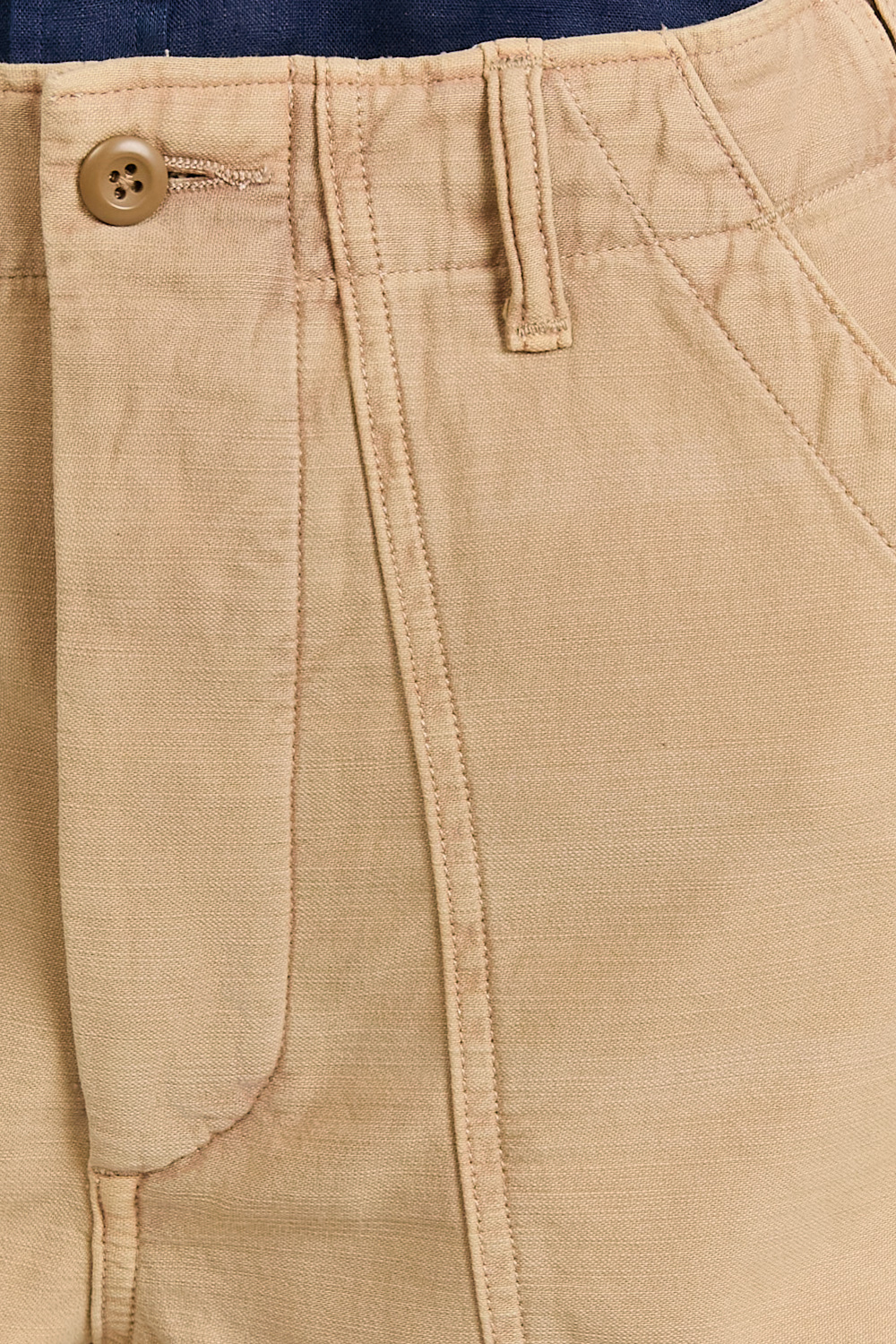 תמונת תקריב דוגמן של מכנסיים קצרים