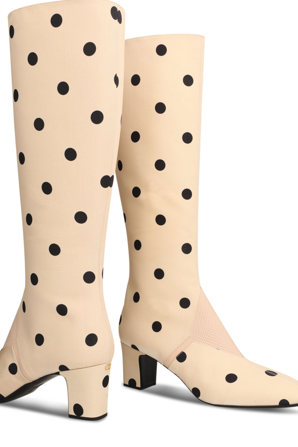 תמונת תקריב של מגפי ברך