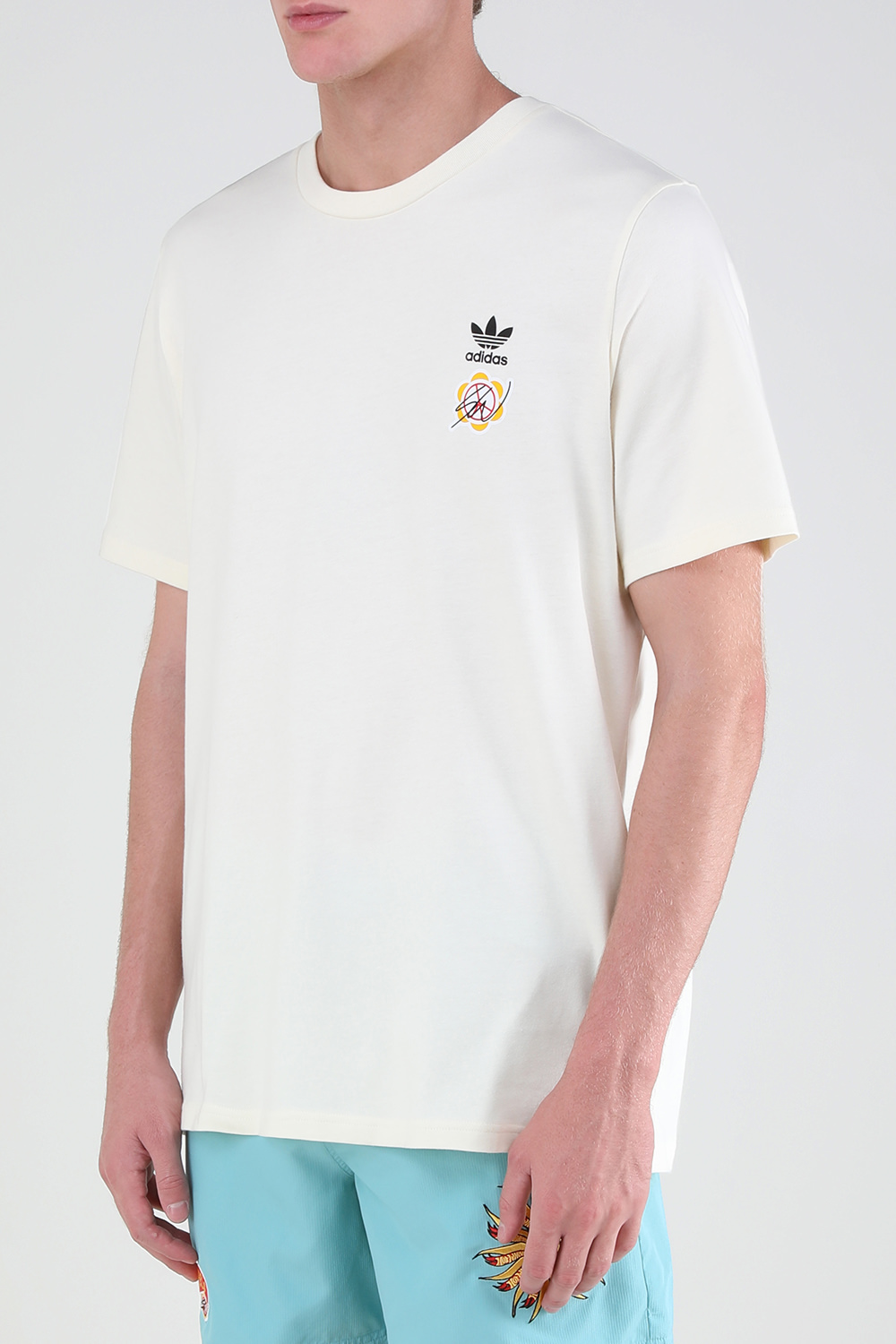 תמונת דוגמן קידמית של אדידס X שון ווטרספון והוט הילס חולצת טי עם הדפס בגב