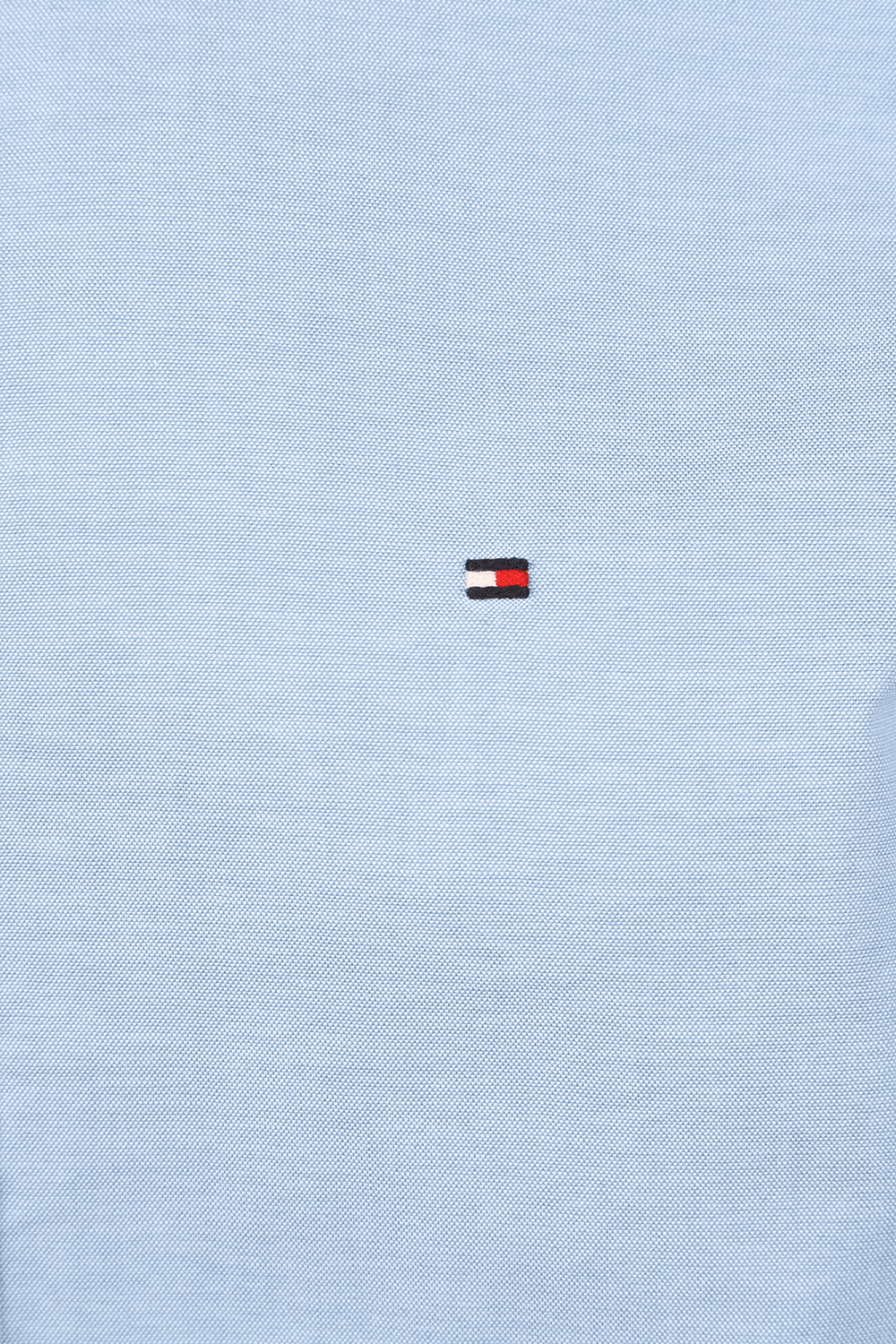 תמונה אחורית של חולצה מכופתרת בגזרת סלים בצבע כחול