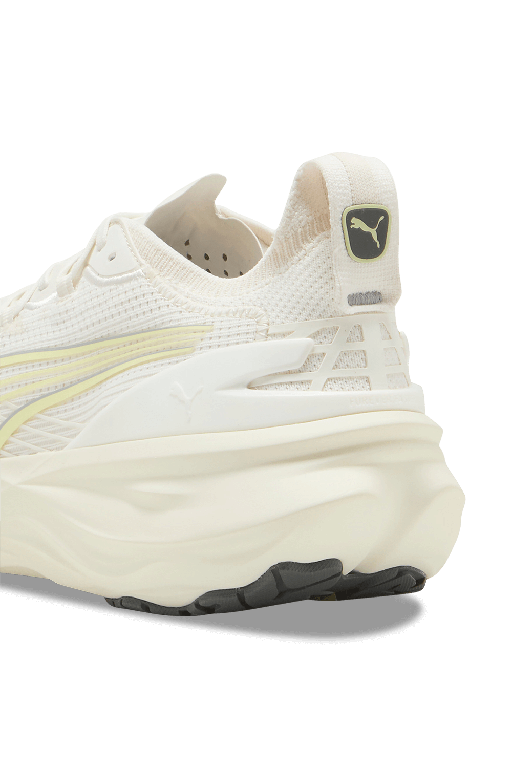 תמונת תקריב של נעלי ריצה פוראבר ראן ניטרו 2