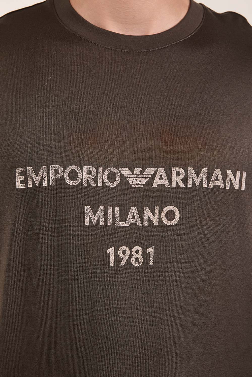 תמונת תקריב דוגמן של חולצת טי