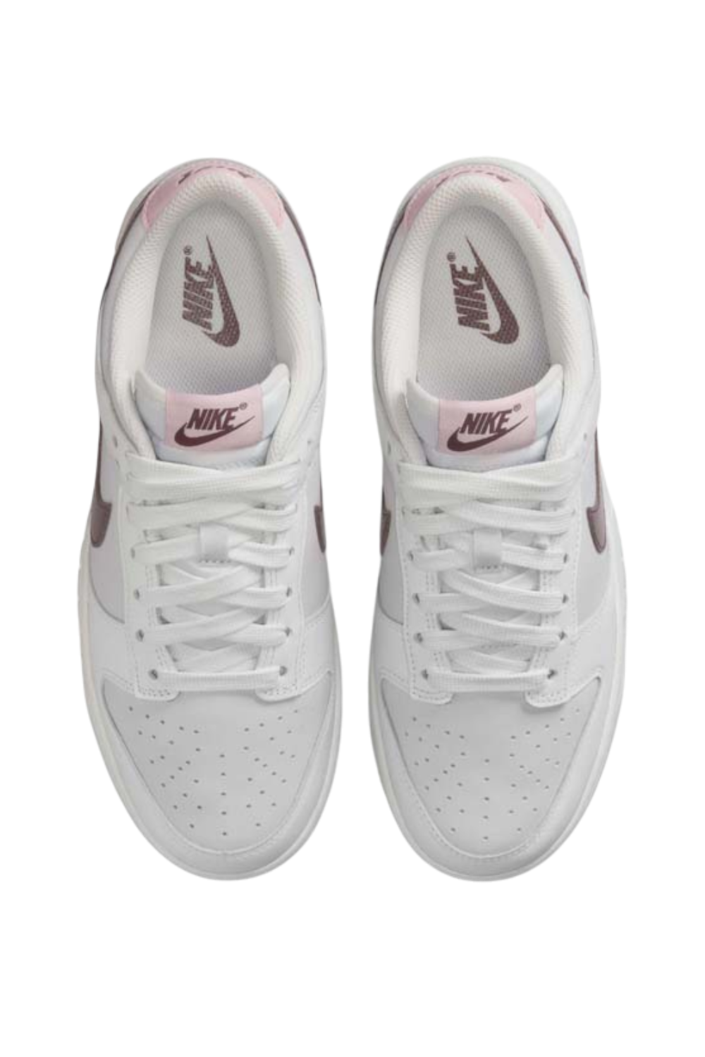 תמונת תקריב של נעלי סניקרס דאנק