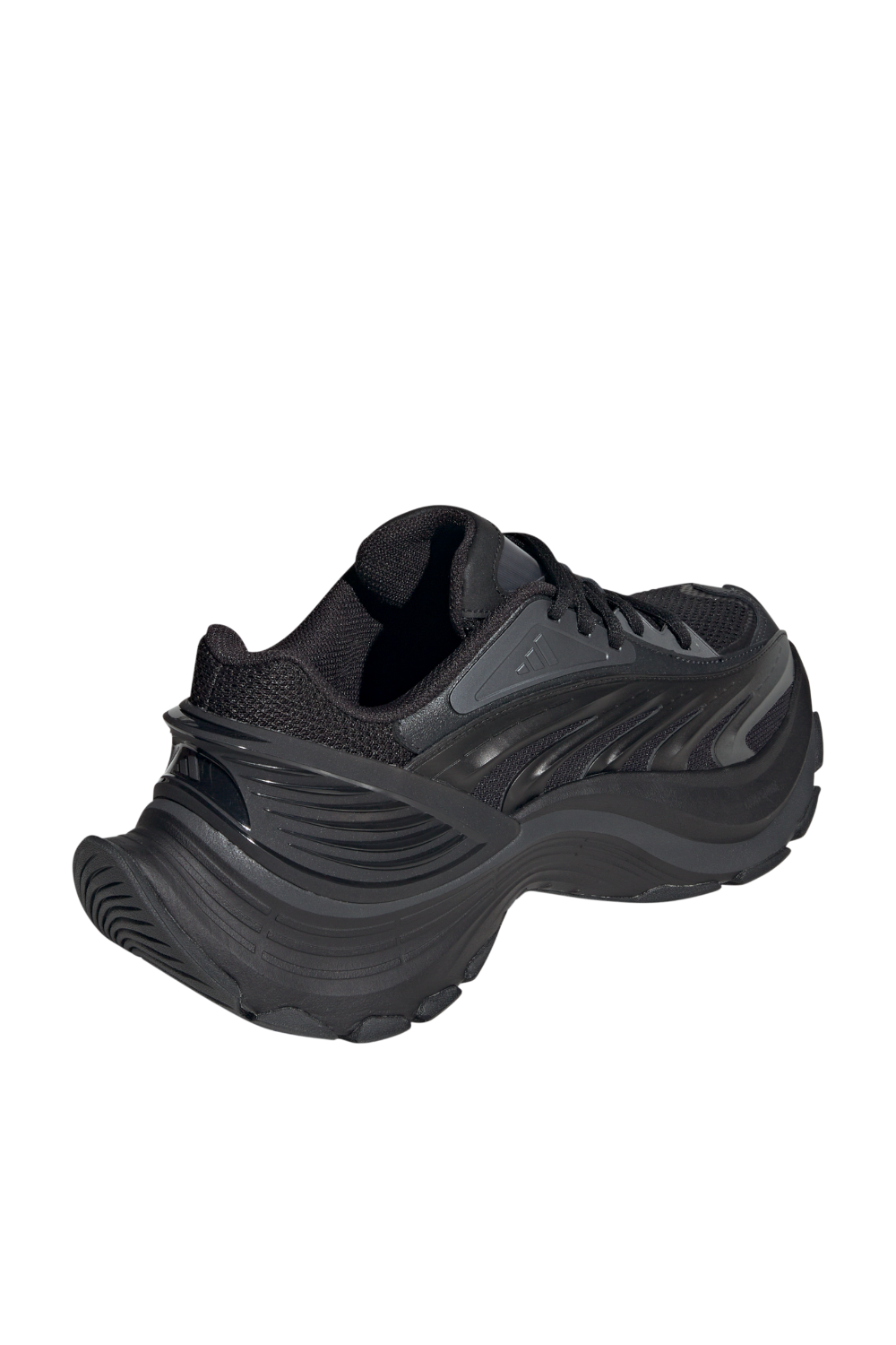 תמונת תקריב של נעלי סניקרס XLG