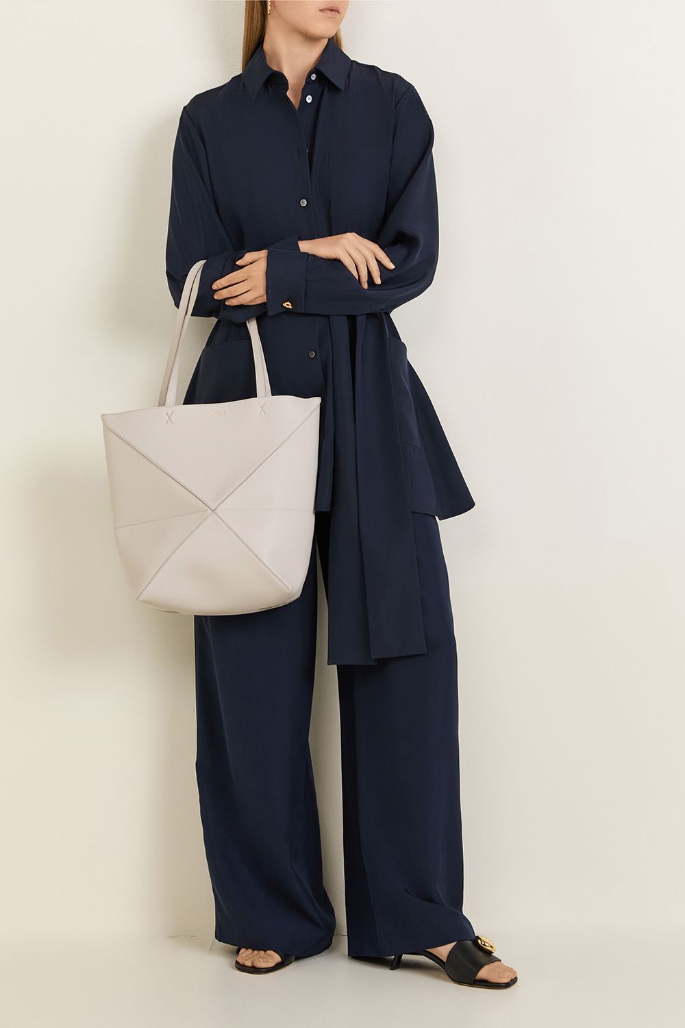 תמונת דוגמן קידמית של תיק פאזל מתקפל מדיום