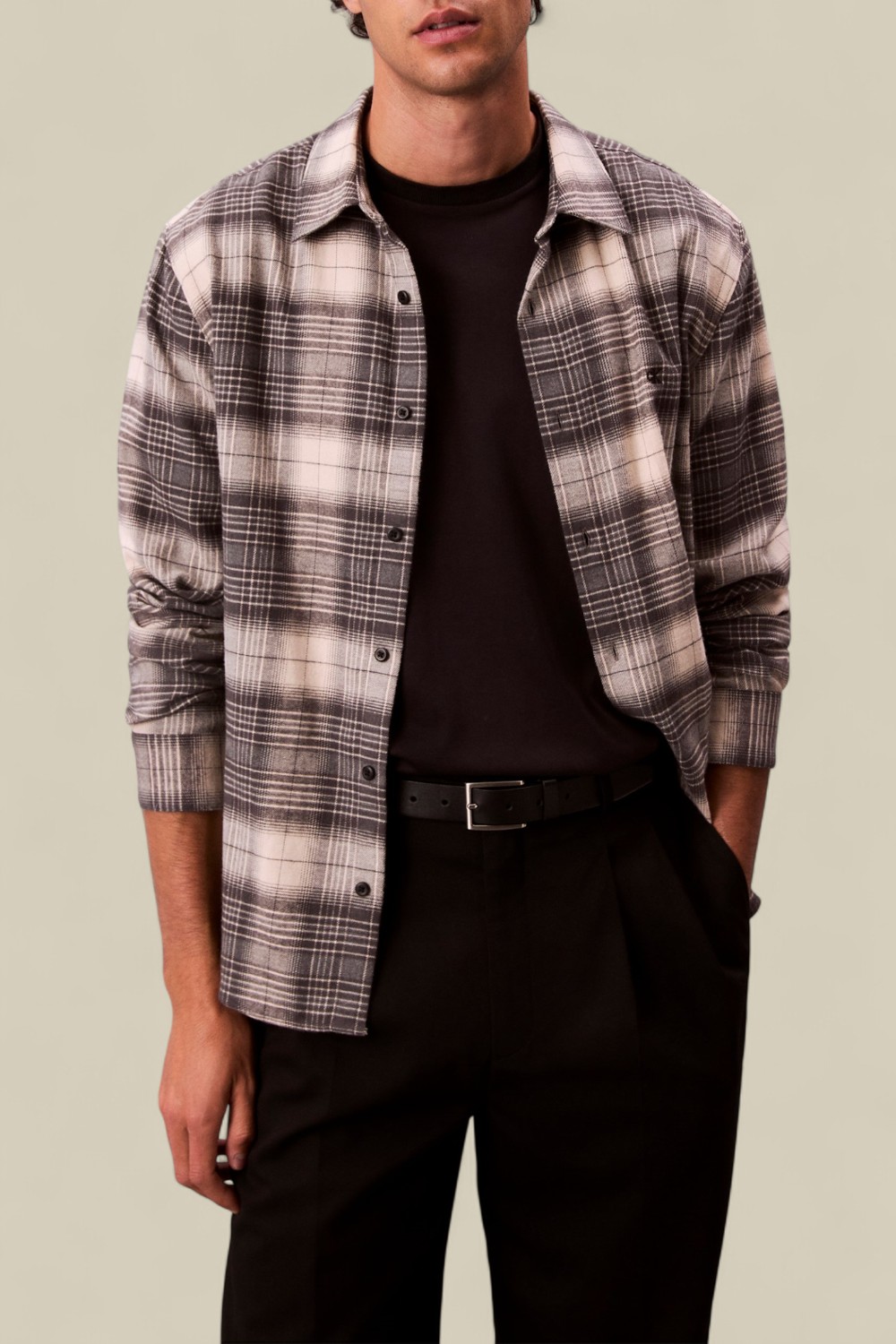 תמונת דוגמן קידמית של חולצת כפתורים פלאנל