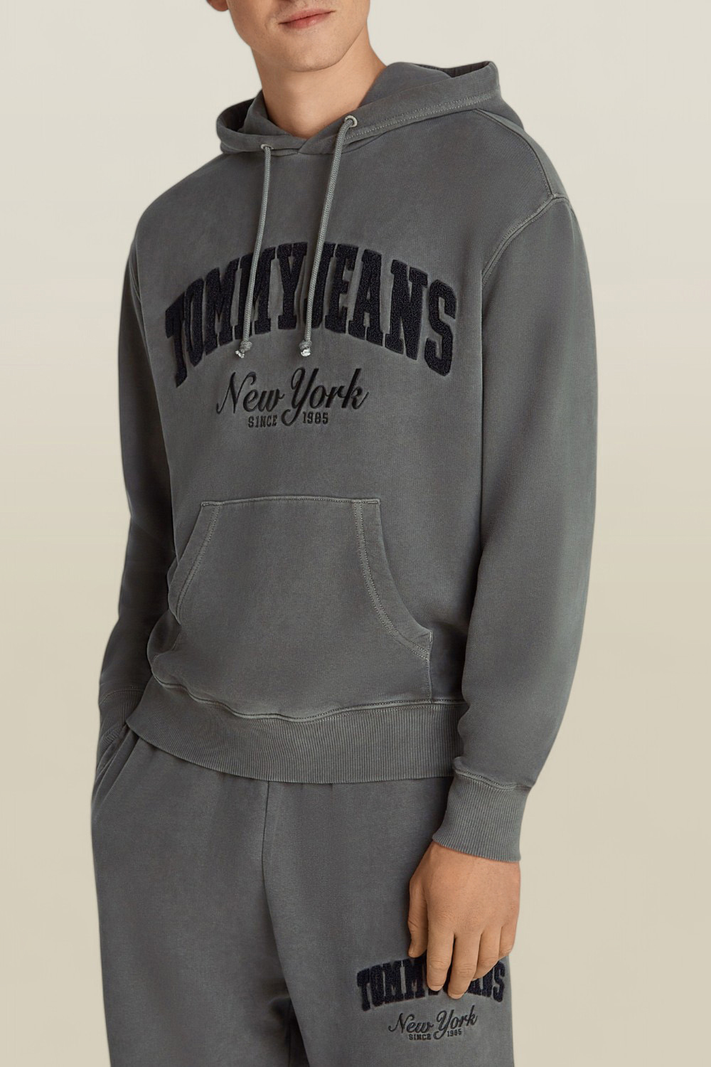 תמונת דוגמן קידמית של סווטשירט קפוצ'ון