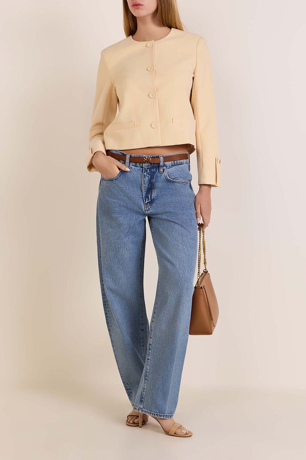 תמונת דוגמן קידמית של תיק כתף פרי