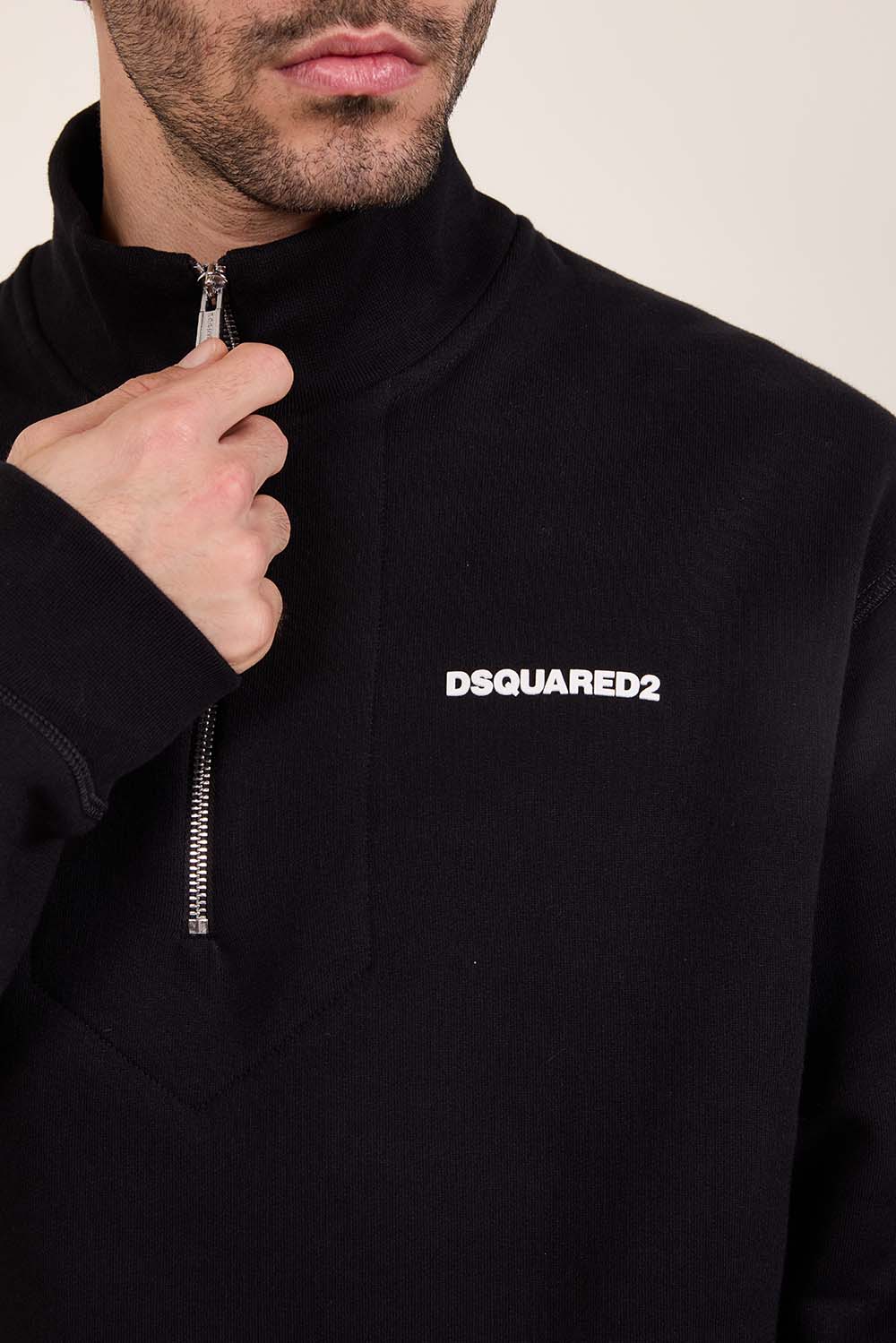 תמונת תקריב דוגמן של סווטשירט