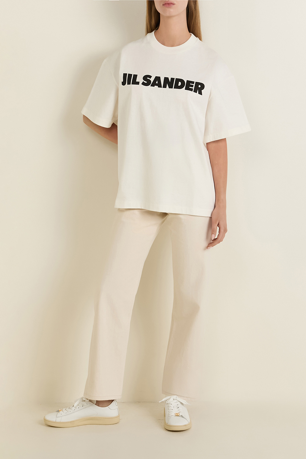 תמונת דוגמן קידמית של נעלי סניקרס