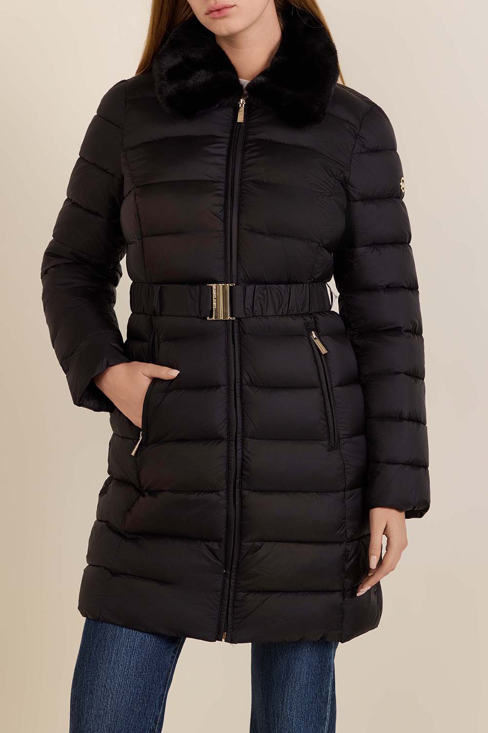 תמונת דוגמן קידמית של מעיל מתקפל