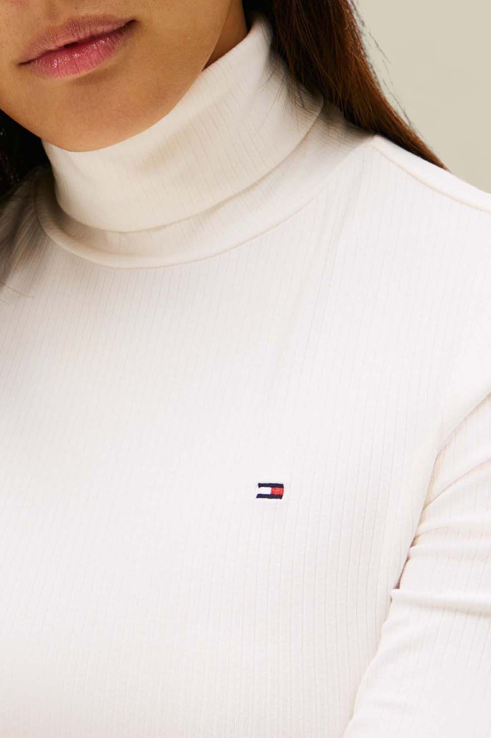 תמונת תקריב דוגמן של חולצת גולף