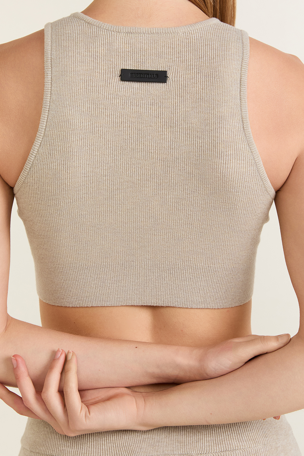 תמונת תקריב דוגמן של גופיית ריב קרופ