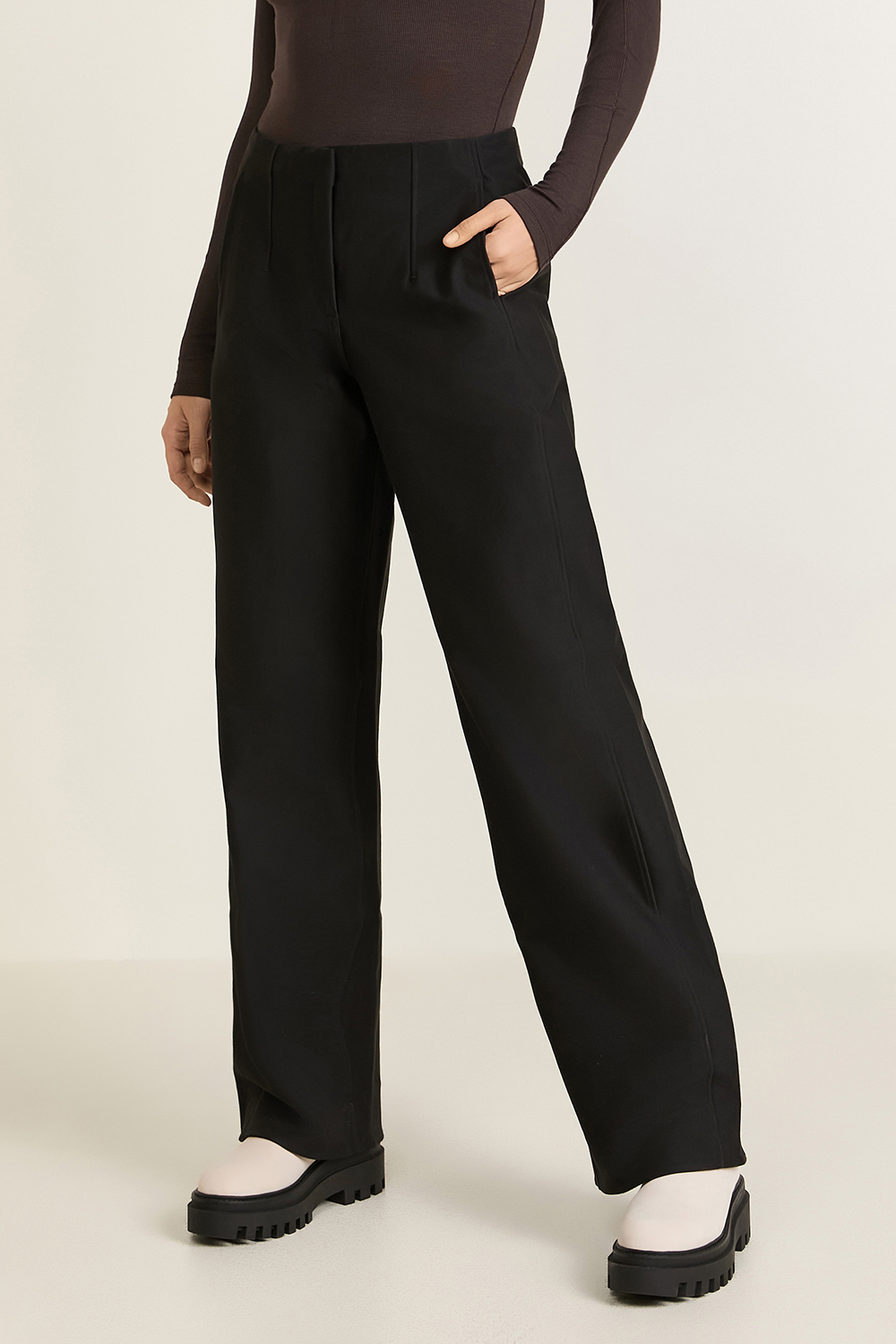 תמונת דוגמן קידמית של Utilitech Relaxed Mid-Rise Trouser