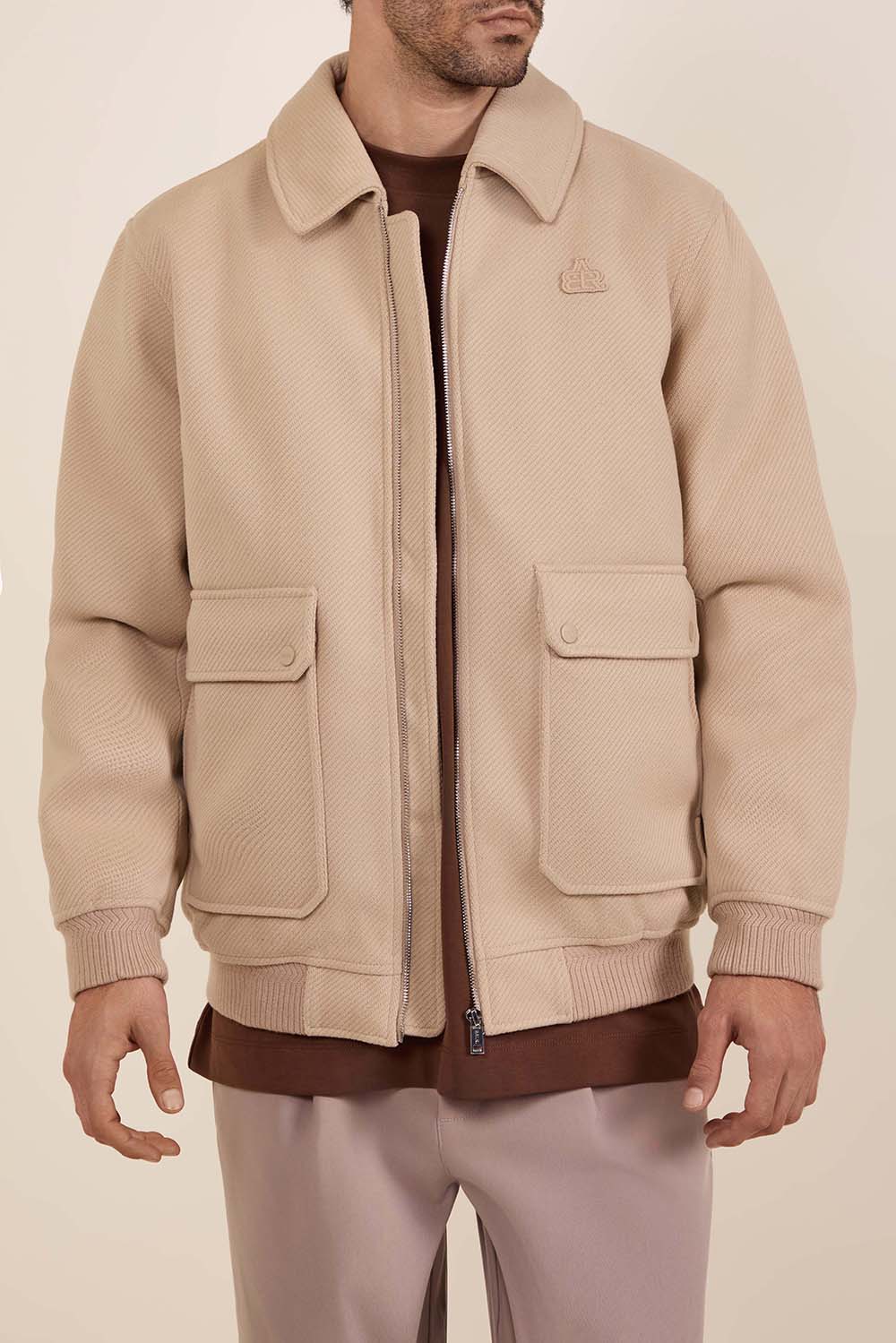 תמונת דוגמן קידמית של ז'קט בריפוד קל