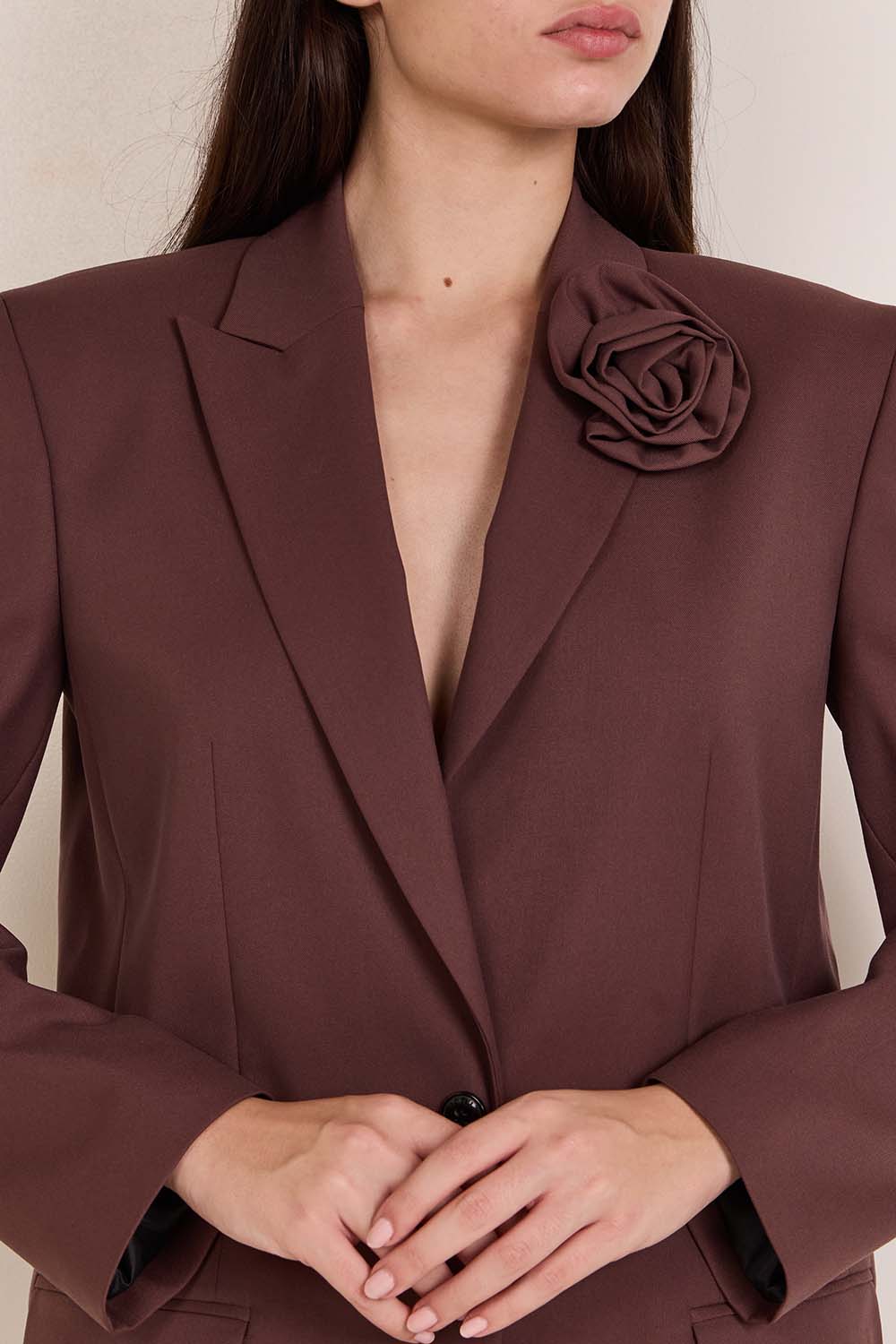 תמונת תקריב דוגמן של בלייזר מחוייט