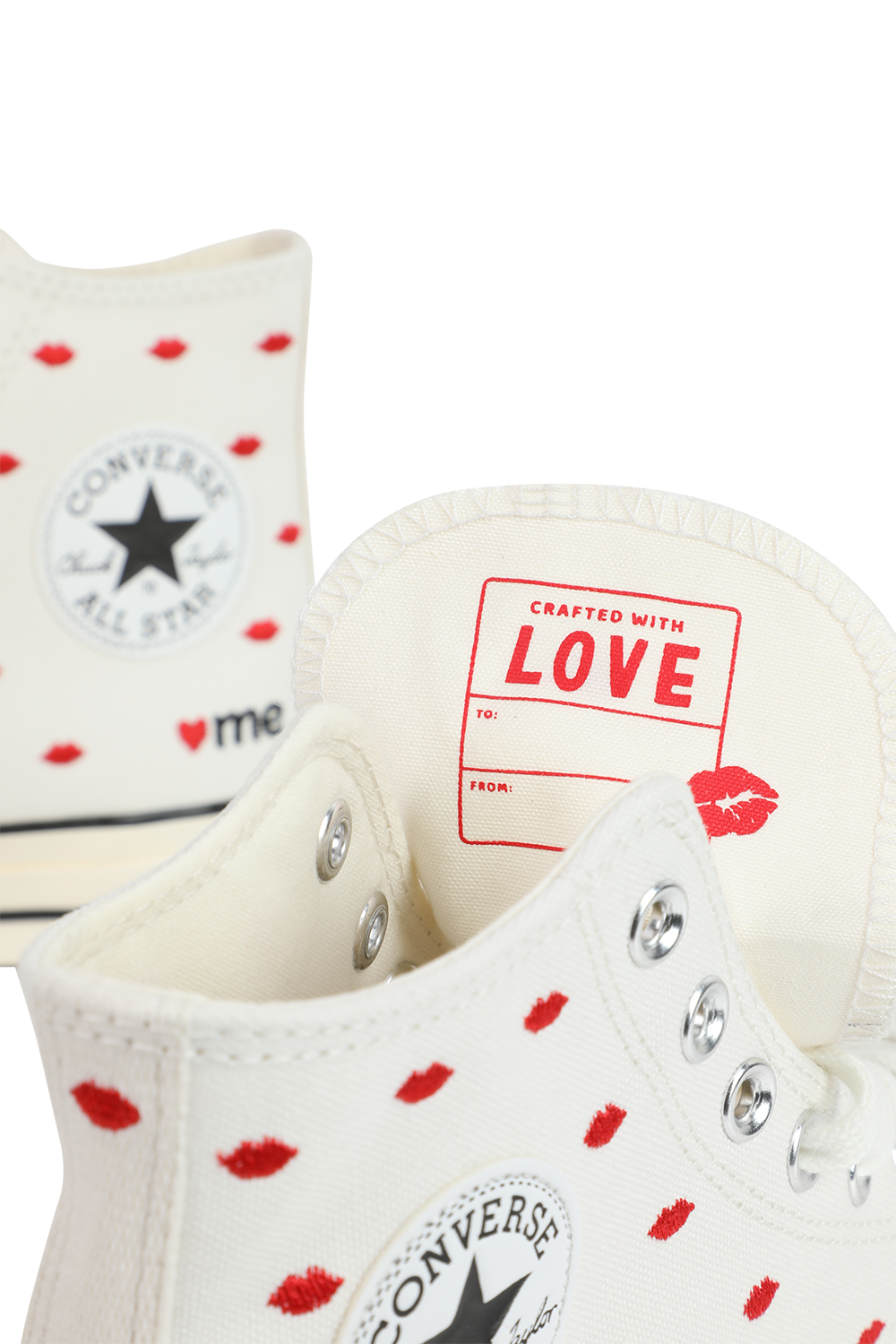 תמונת תקריב של סניקרס צ'אק 70 ולנטיין דיי לבנות