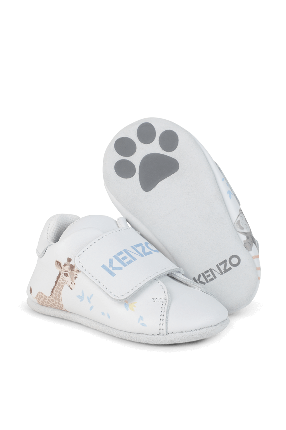 תמונת תקריב של נעליים מעור