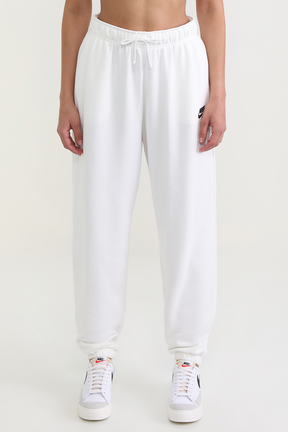 תמונת דוגמן קידמית של מכנסי טרנינג אוברסייז מכותנה