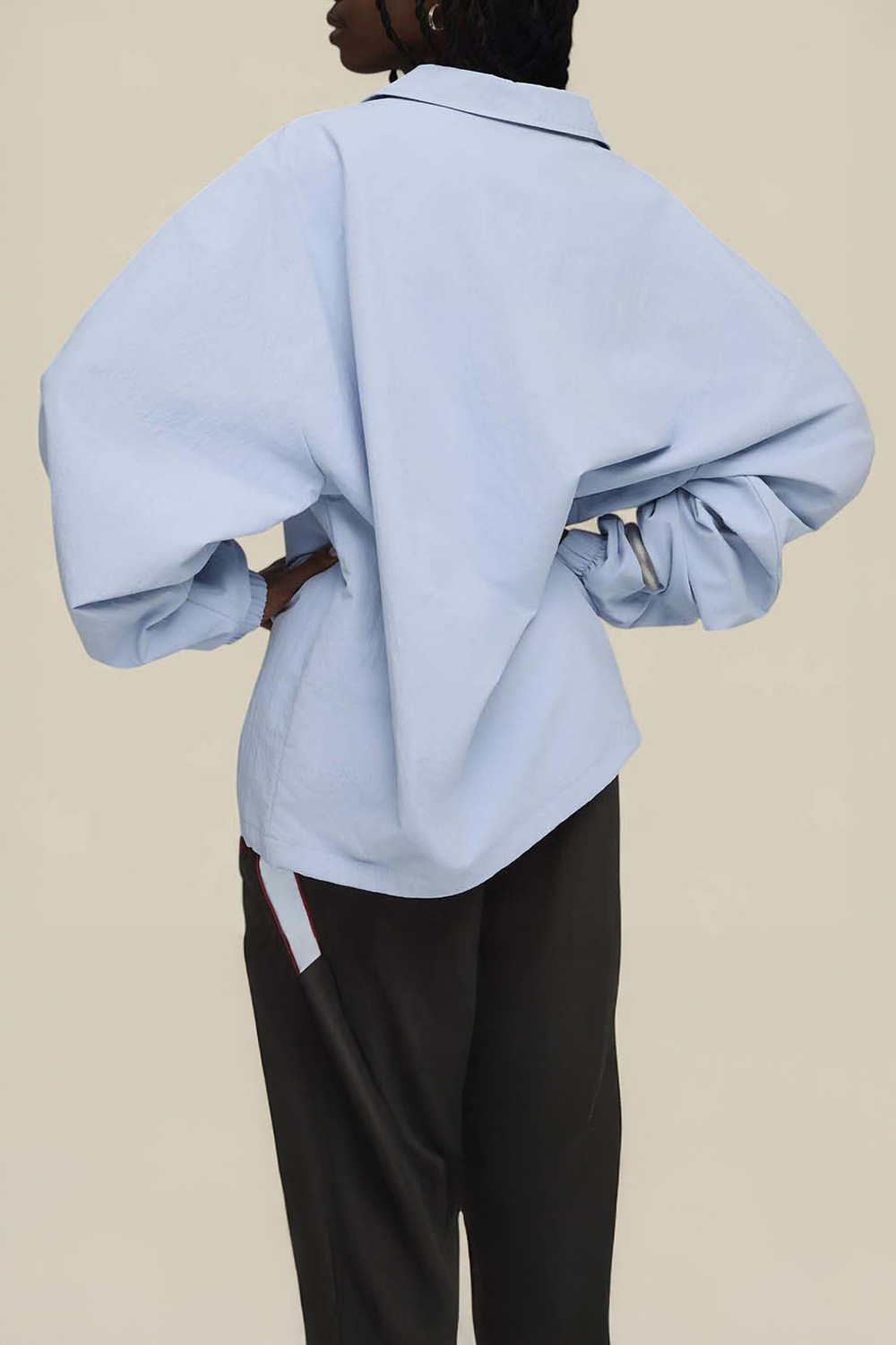 תמונת דוגמן אחורית של סווטשירט פומה X פנטי