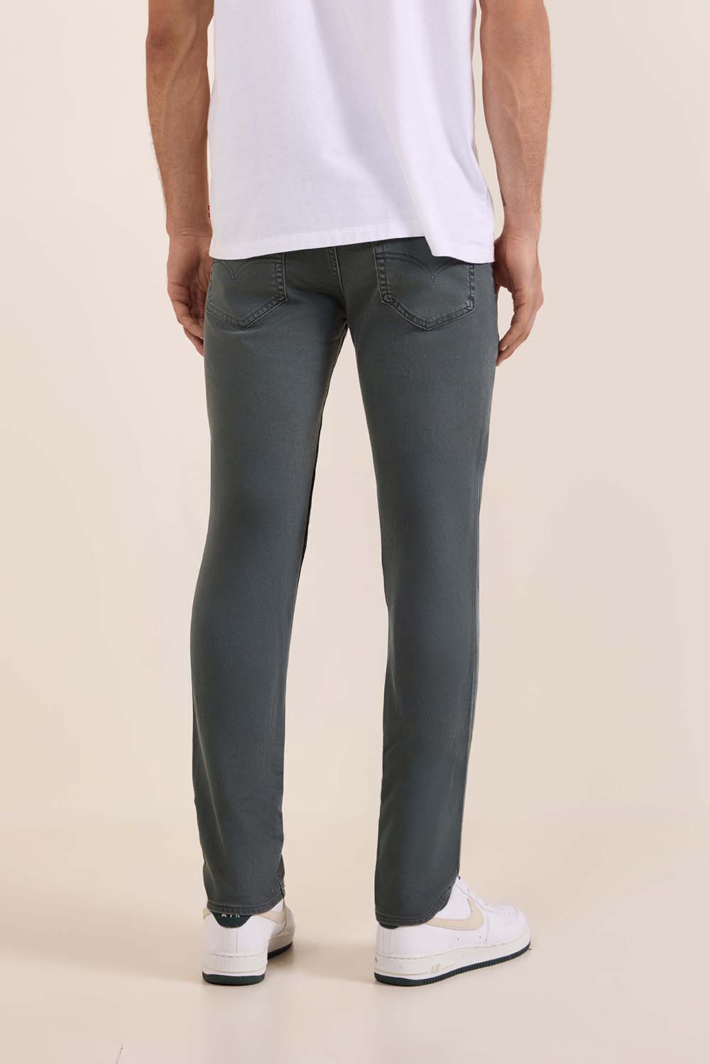 תמונת דוגמן אחורית של מכנסי ג'ינס סלים פיט 511