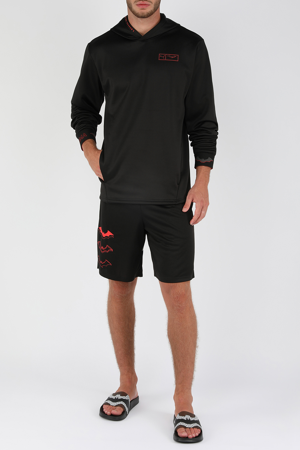 תמונת דוגמן קידמית של פומה X באטמן כפכפי סליידס 2.0 עם לוגו