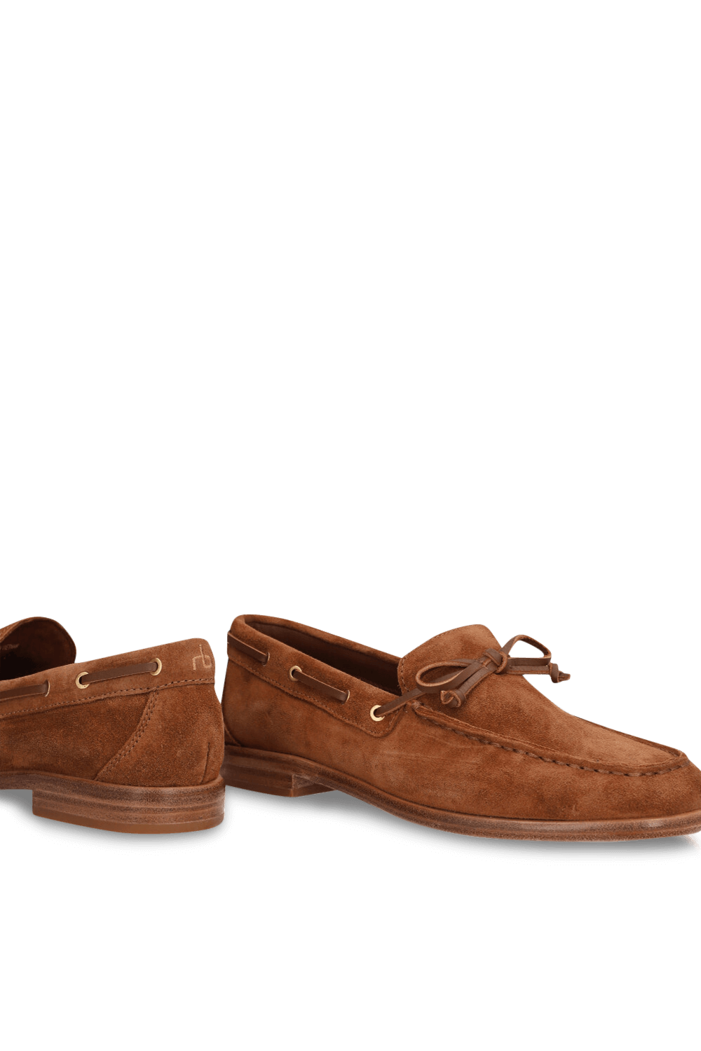 תמונת תקריב של נעלי מוקסינים