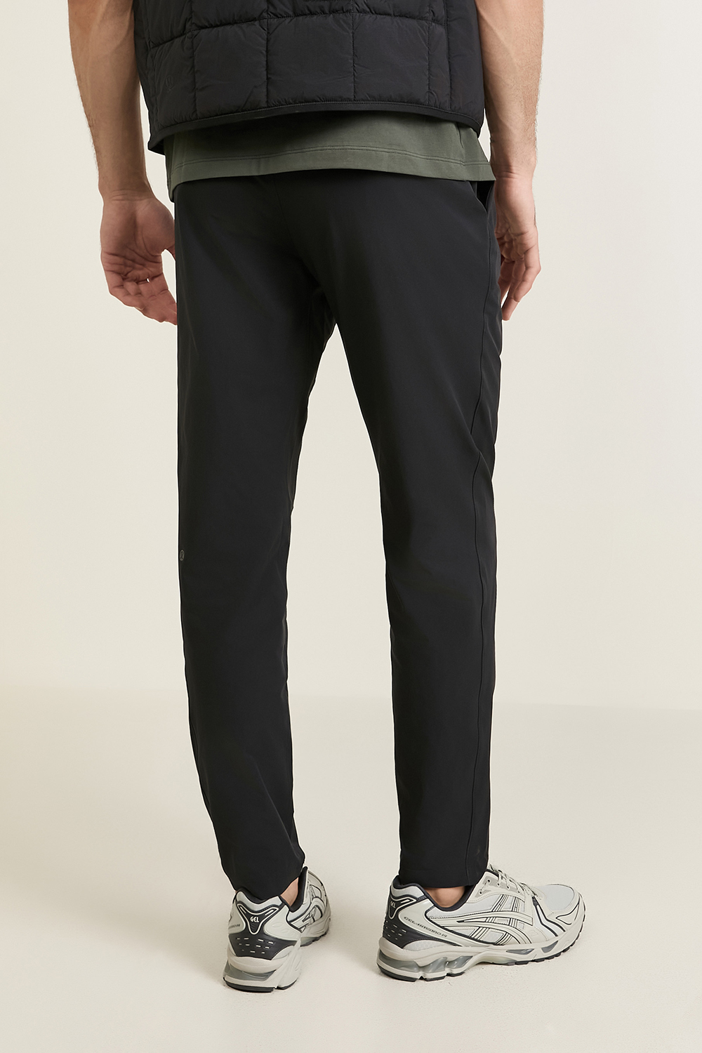 תמונת דוגמן אחורית של Zeroed In Slim-Fit Pant