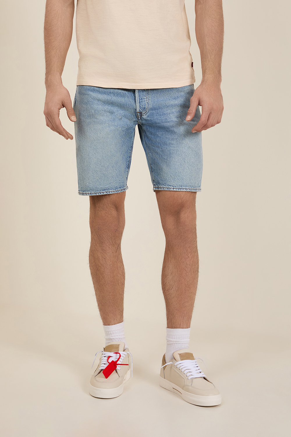 תמונת דוגמן קידמית של מכנסי ג'ינס קצרים 501