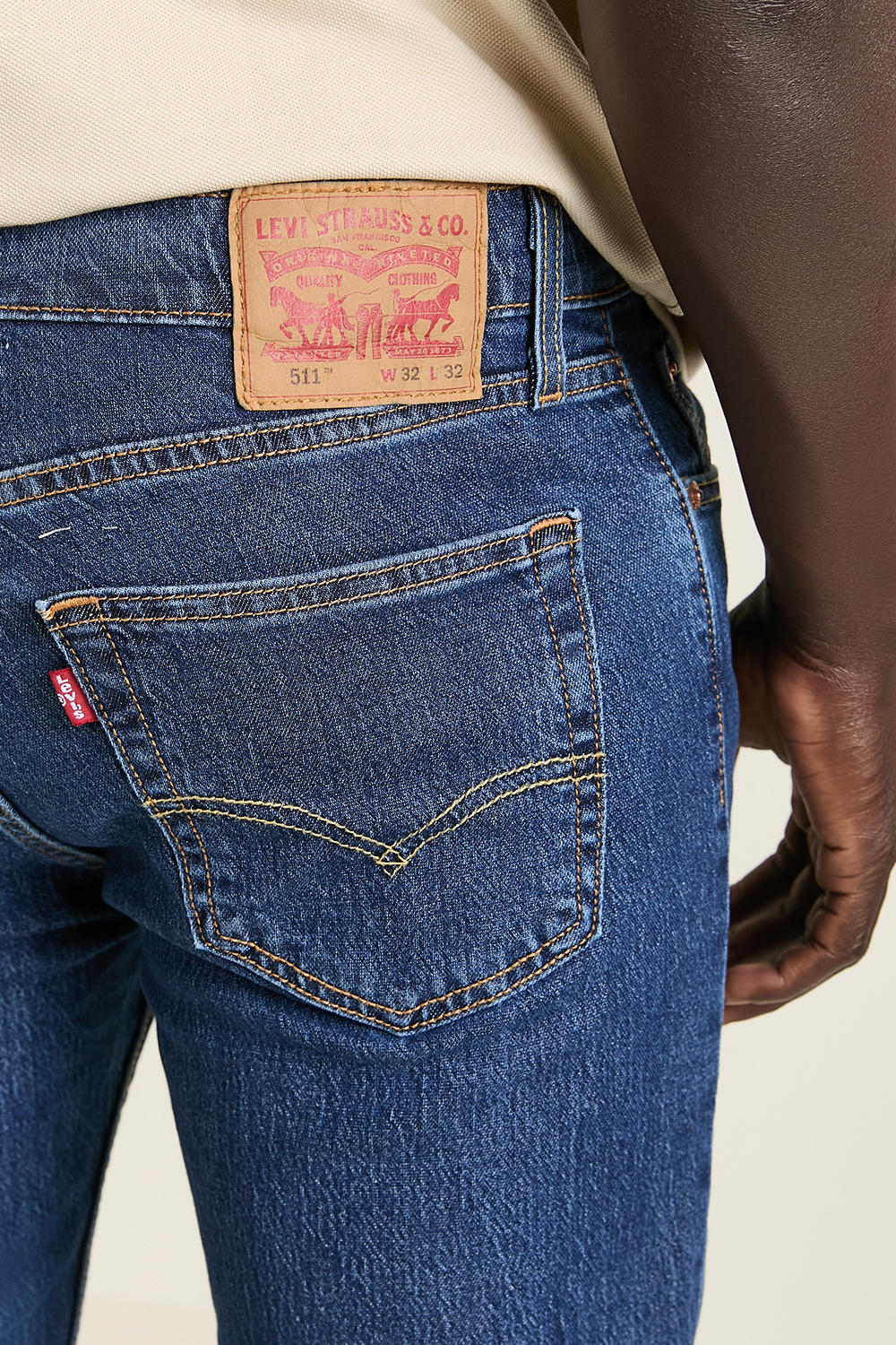 תמונת תקריב דוגמן של מכנסי ג'ינס 511 סלים