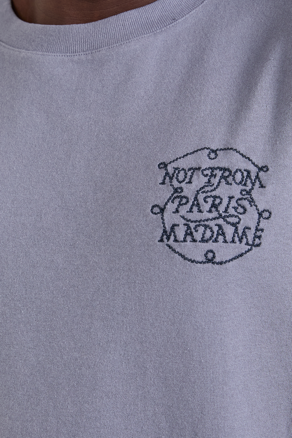 תמונת דוגמן אחורית של חולצת טי