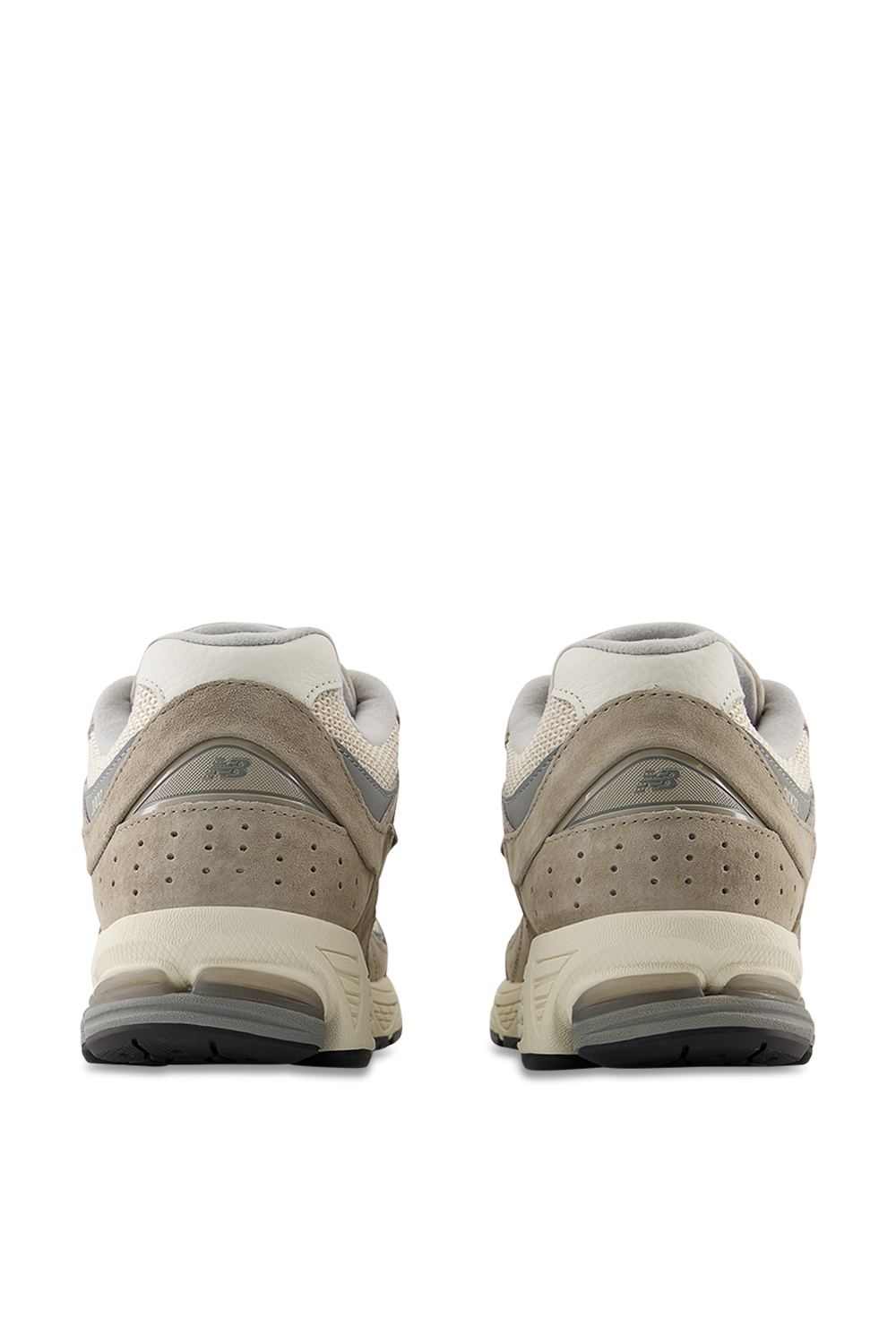 תמונת תקריב של נעלי סניקרס 2002