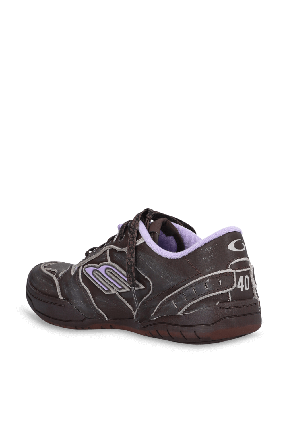 תמונה אחורית של נעלי סניקרס המפטונס