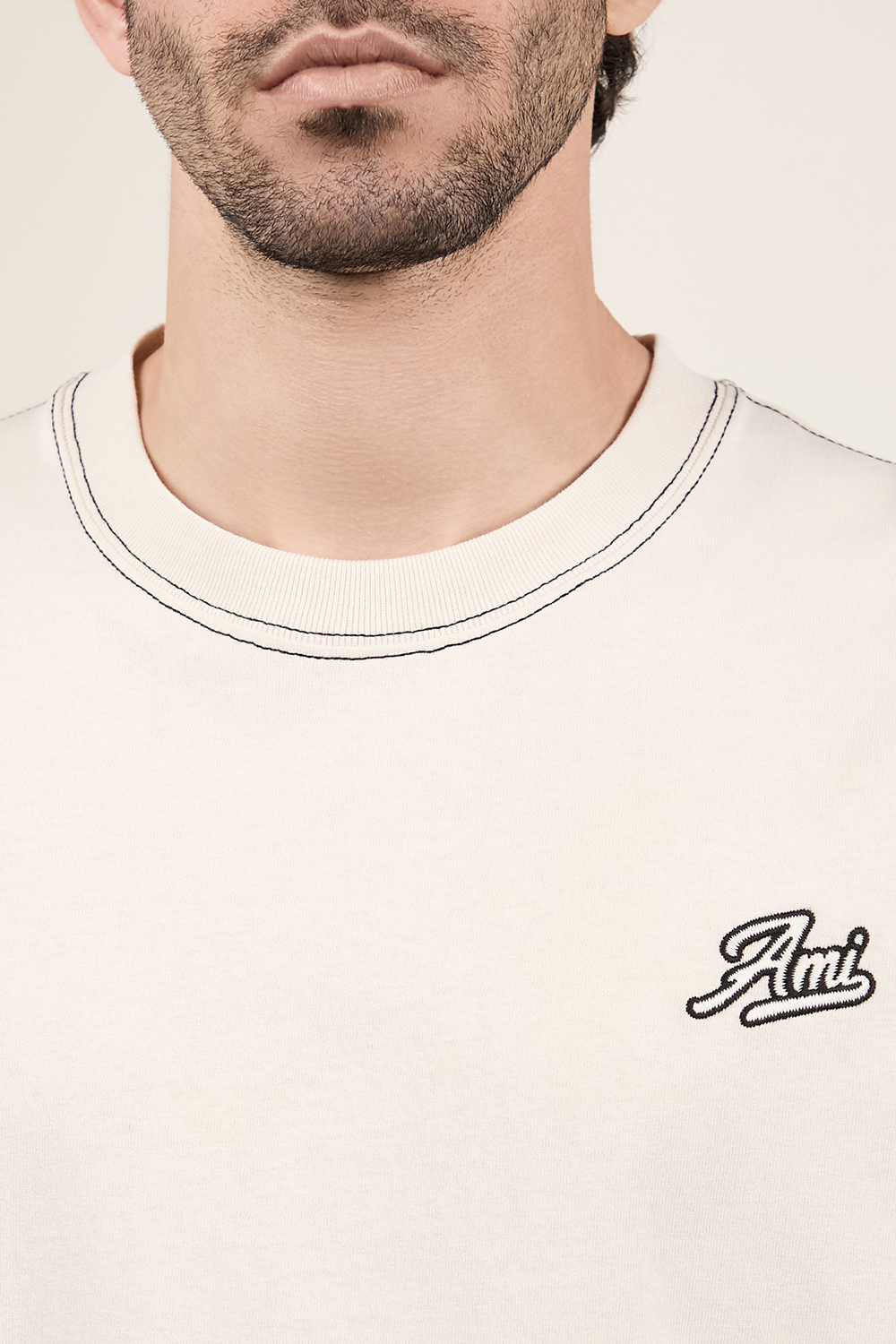 תמונת תקריב דוגמן של חולצת טי