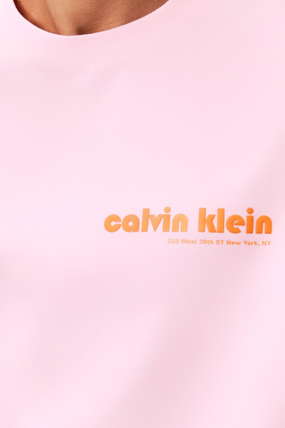 תמונת תקריב דוגמן של חולצת טי