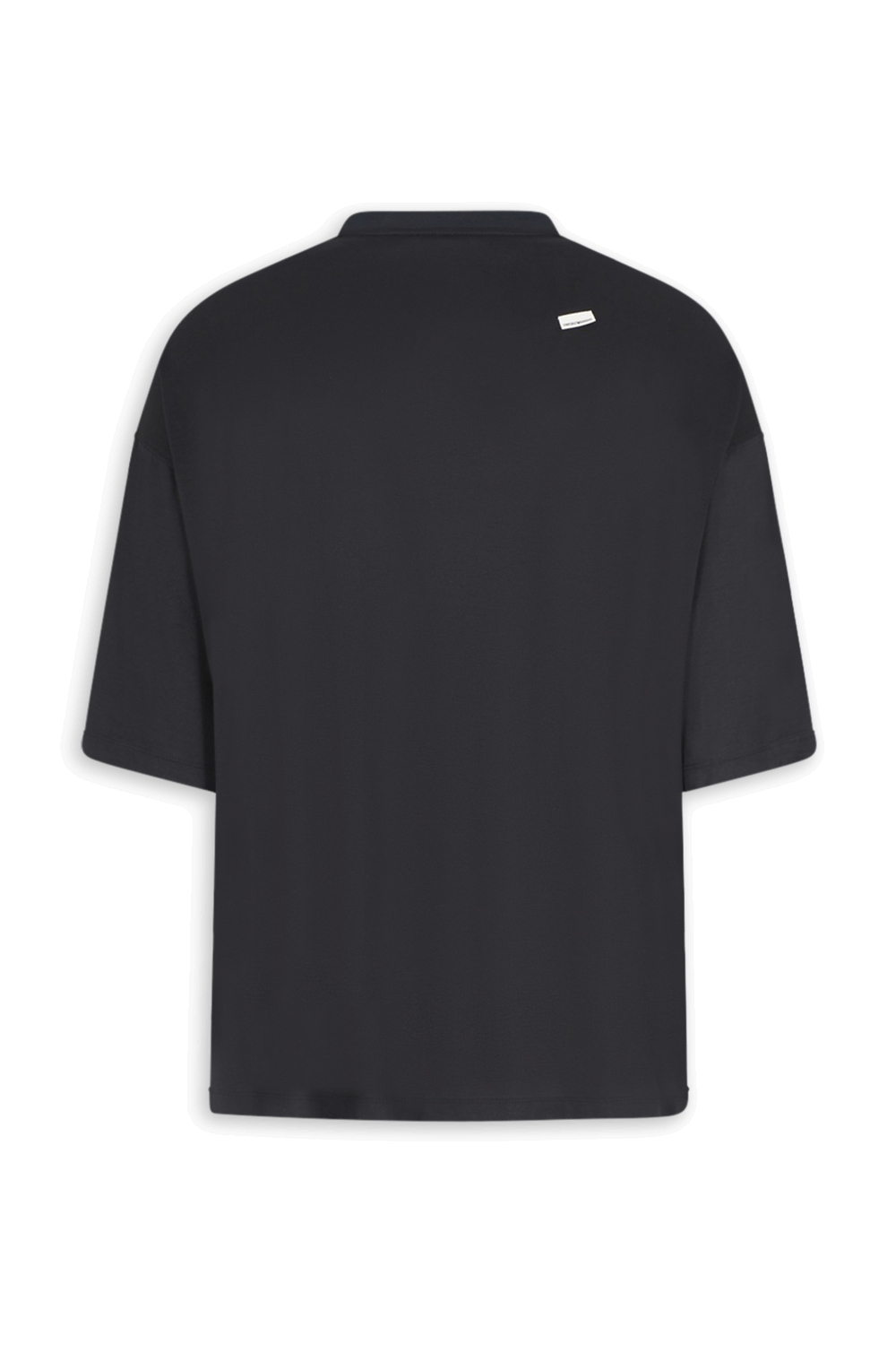 תמונה אחורית של חולצת טי