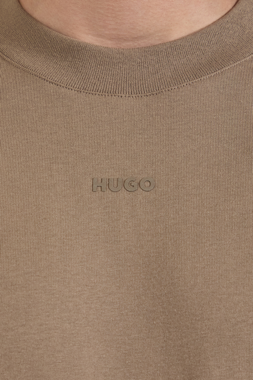 תמונת תקריב דוגמן של חולצת טי