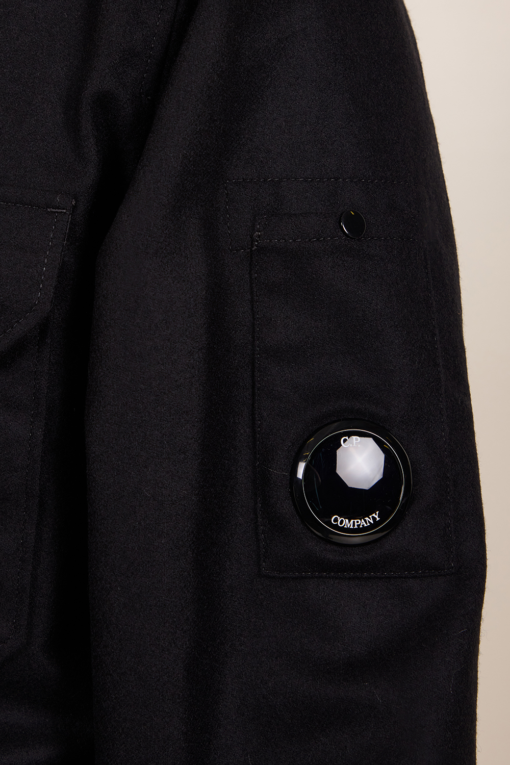 תמונת דוגמן אחורית של ז'קט קל