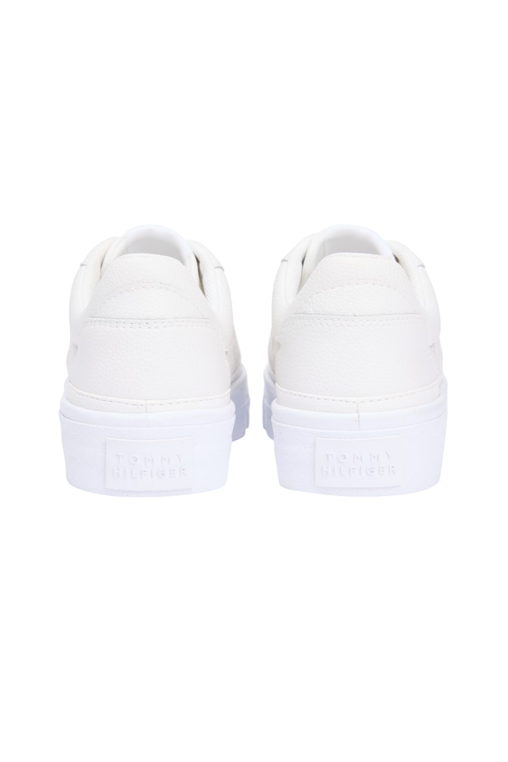 תמונת תקריב של נעלי סניקרס פלטפורמה