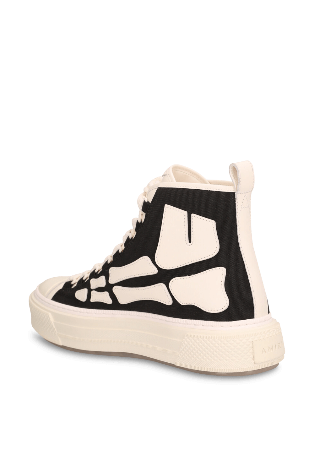 תמונה אחורית של נעלי סניקרס